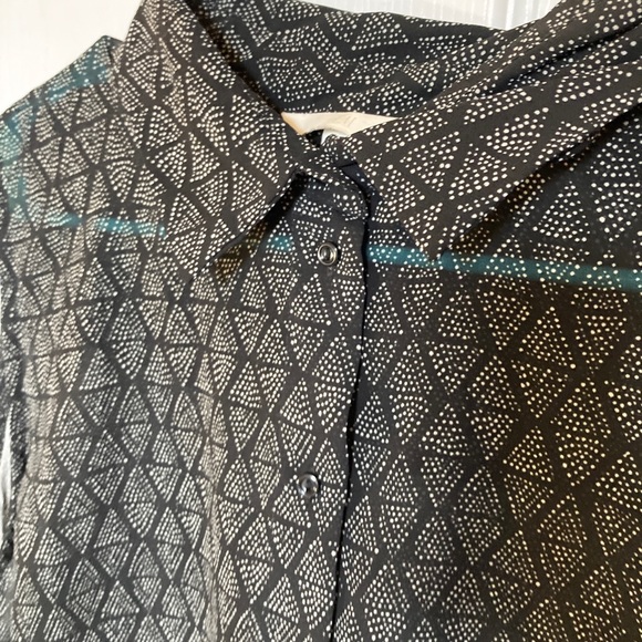 Button up sheer tank - Picture 2 of 7